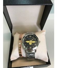 Часы наручные Gucci+браслет+упаковка (женские)  в ассортиментеку. Большой выбор наручных часов оптом со склада в Новосибирске.  Ручные часы оптом по низкой цене.
