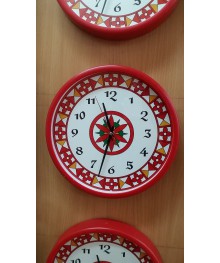 Часы настенные  Салют 26х26 П007 - 2Б1 пластик круглые (10/уп)астенные часы оптом с доставкой по Дальнему Востоку. Настенные часы оптом со склада в Новосибирске.